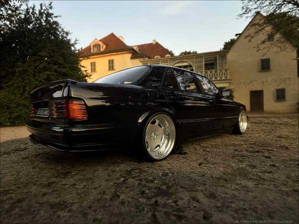 1:18 MERCEDES BENZ 560 SEL AMG - Schwarz Metallic Edition mit OVP